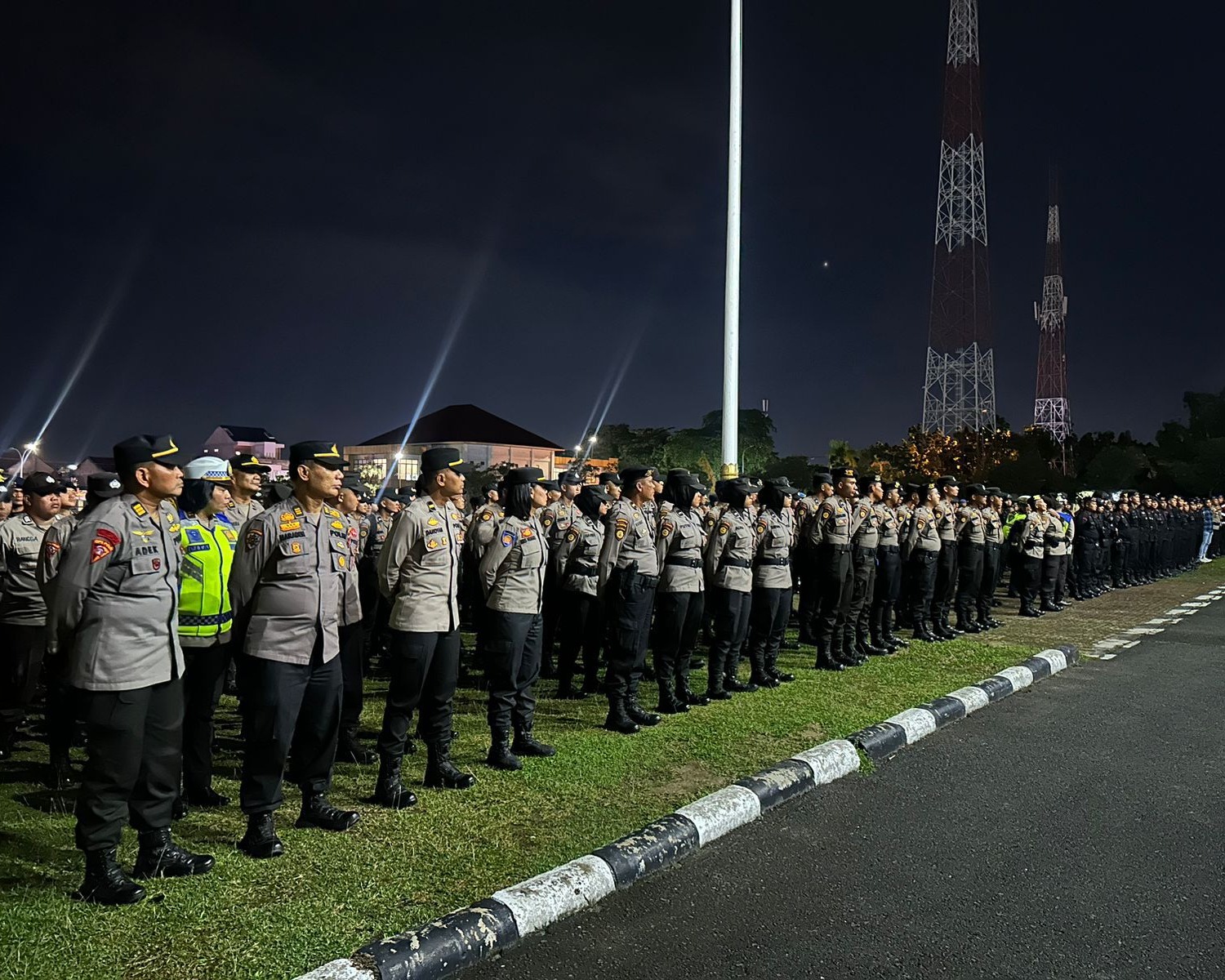 Tingkatkan Kamtibmas Pasca Pemungutan dan Perhitungan Suara Pilkada 2024 Polda Riau Gelar Patroli Skala Besar