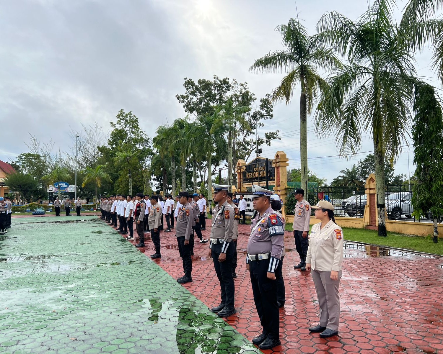 Kapolres Siak Pimpin Apel Pagi, Tegaskan Komitmen Disiplin dan Kinerja Personel