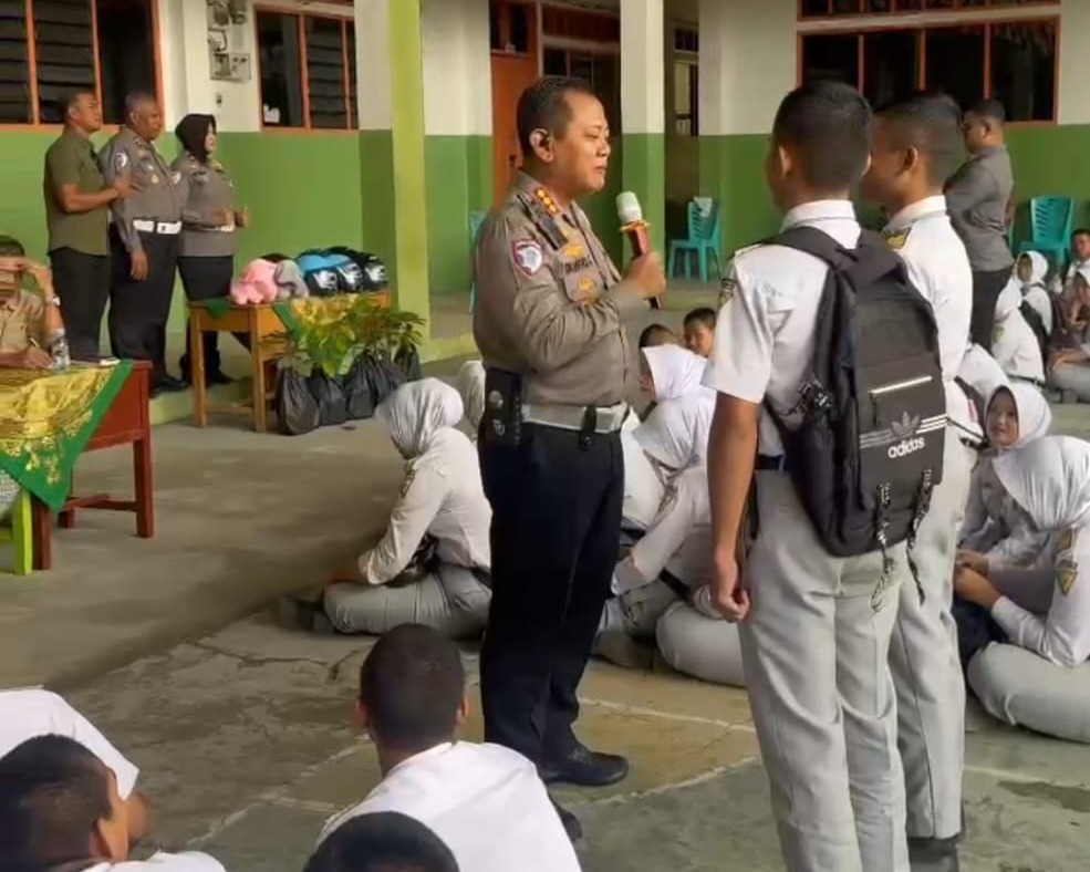 Dirlantas Polda Riau Gelar Program Police Goes To School di SMK Taruna Satria Pekanbaru