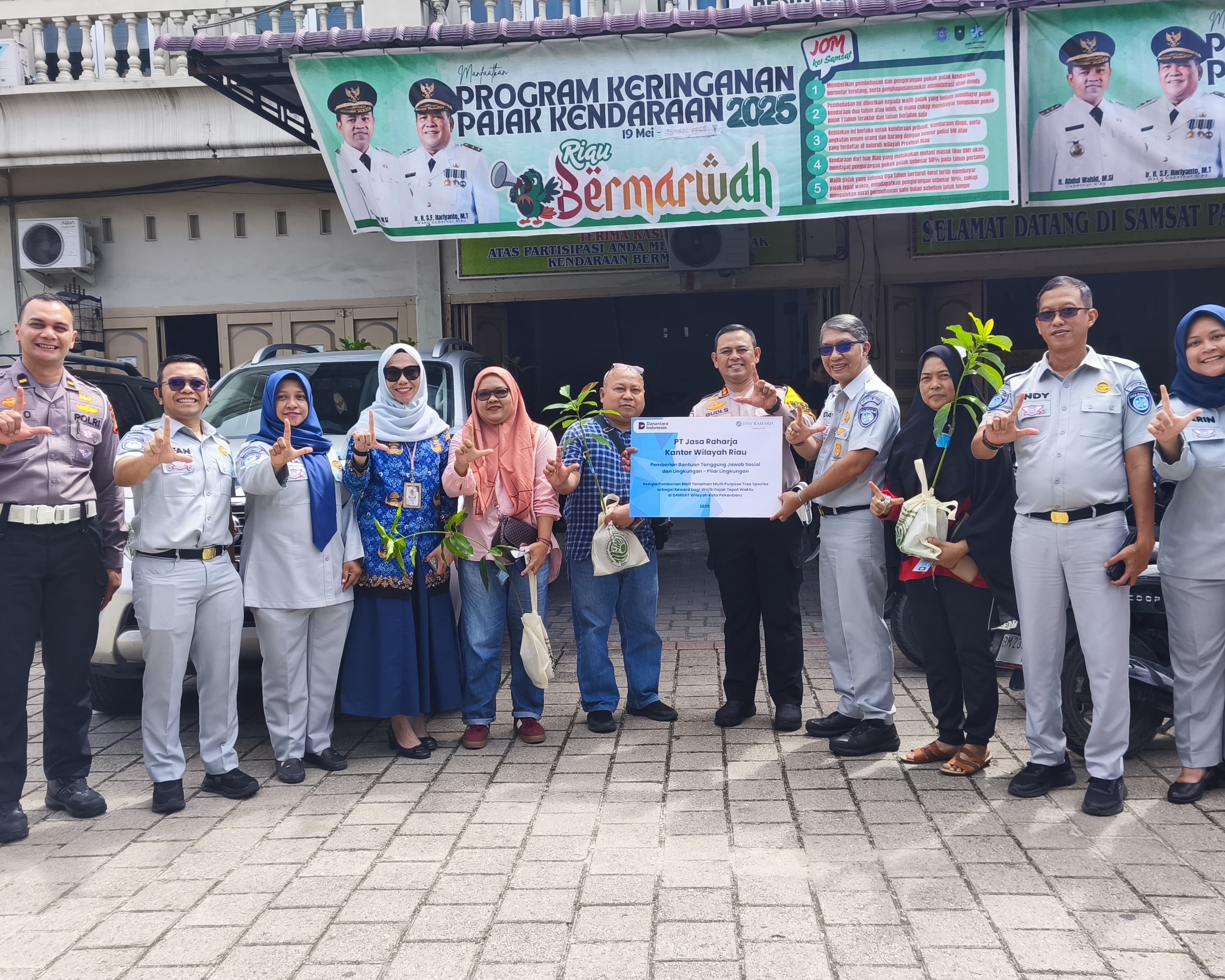 Hari Pertama Operasi Zebra Lancang Kuning 2025, Samsat Bersama Ditlantas Polda Riau Hadir Dekat Wajib Pajak: Edukasi, Layanan, Dan Peduli Lingkungan